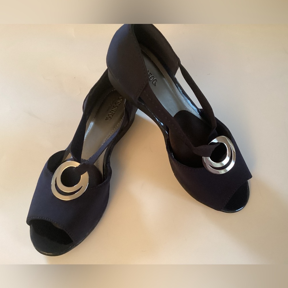 LONDON FOG NAVY OPEN TOE WEDGE SHOE. SZ 6.5 M